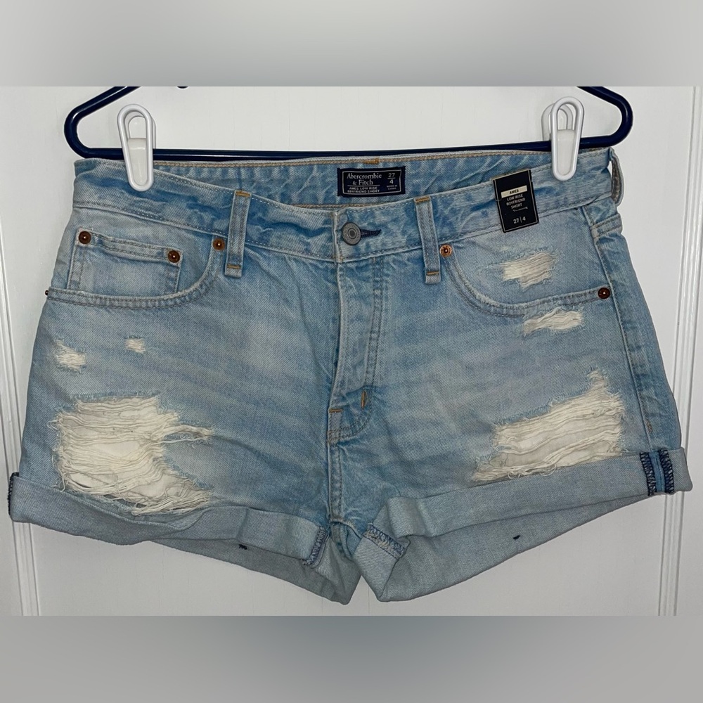 NWT - Abercrombie & Fitch Low Rise Boyfriend Short - Size: 4